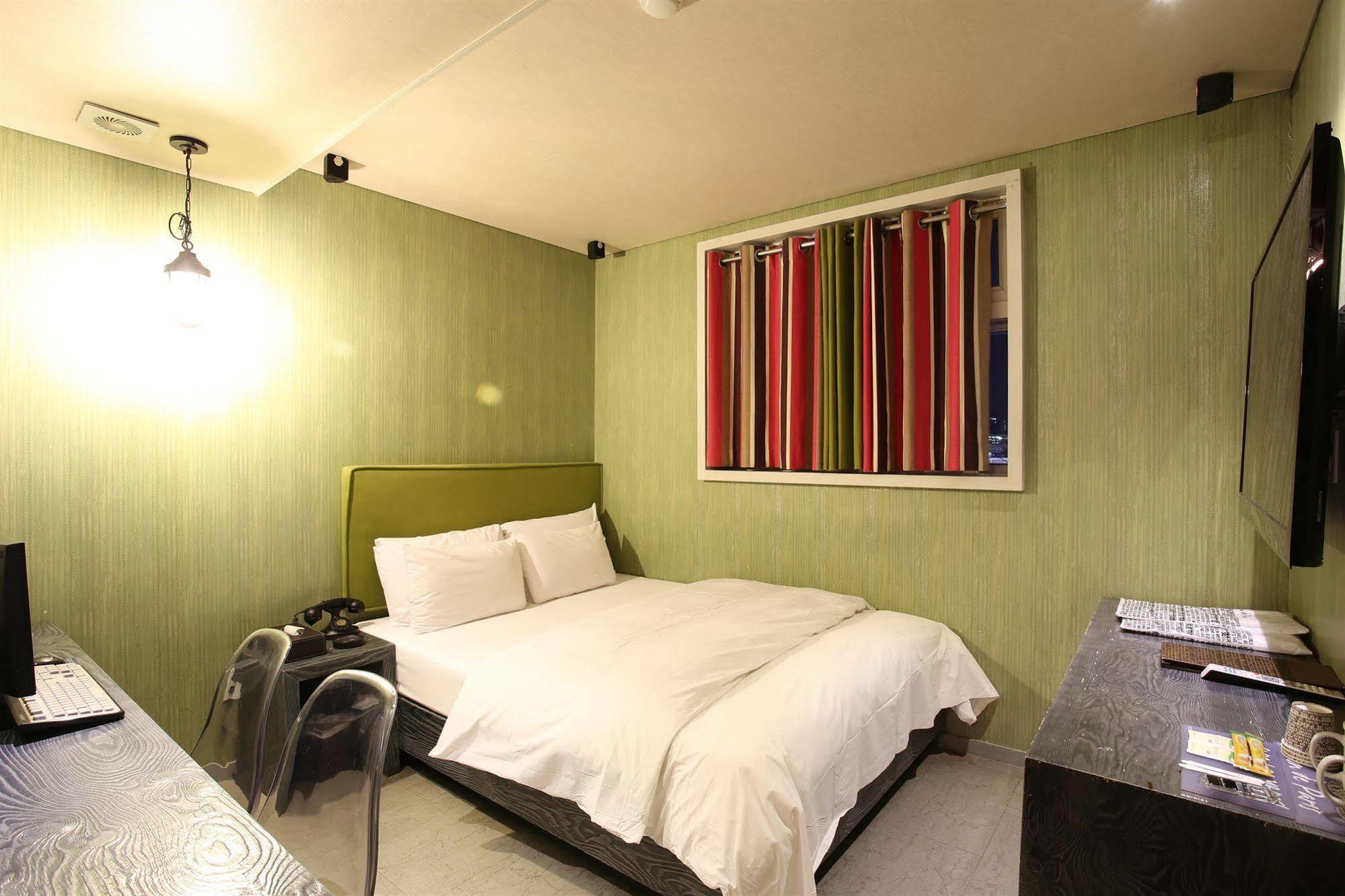 Motel Baron De Paris Seúl Exterior foto